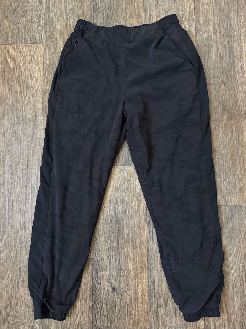 Athleta Women’s Brooklyn Textured Lined Jogger Pants 27” inseam Black Camo 6